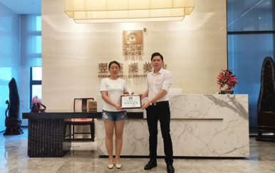 恭賀廣東湛江赤坎區(qū)王女士簽約翌芙萊加盟店！